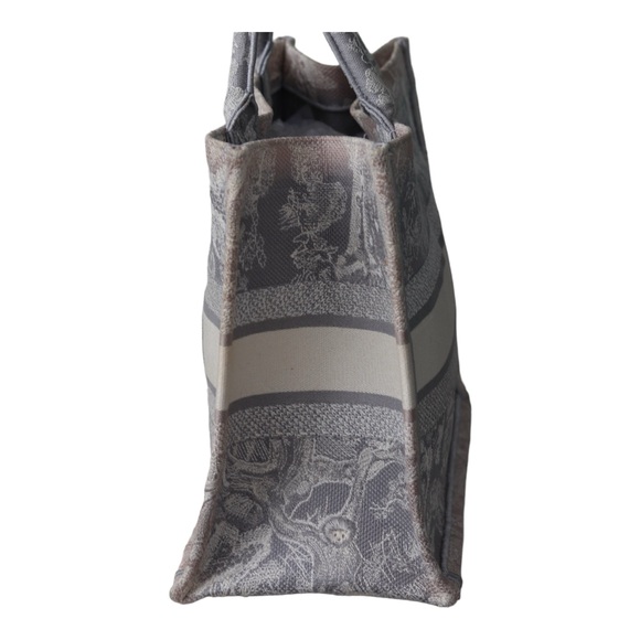 Christian Dior Medium Embroidered Toile De Jouy Light Grey Canvas Tote - Picture 6 of 10